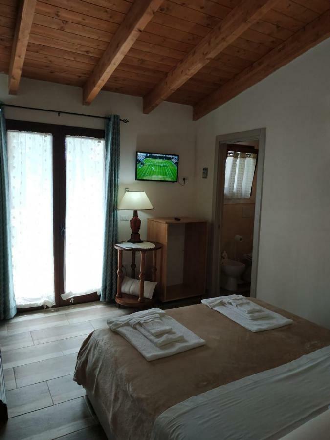 B&B Tra I Mari Del Salento Lecce Bagian luar foto