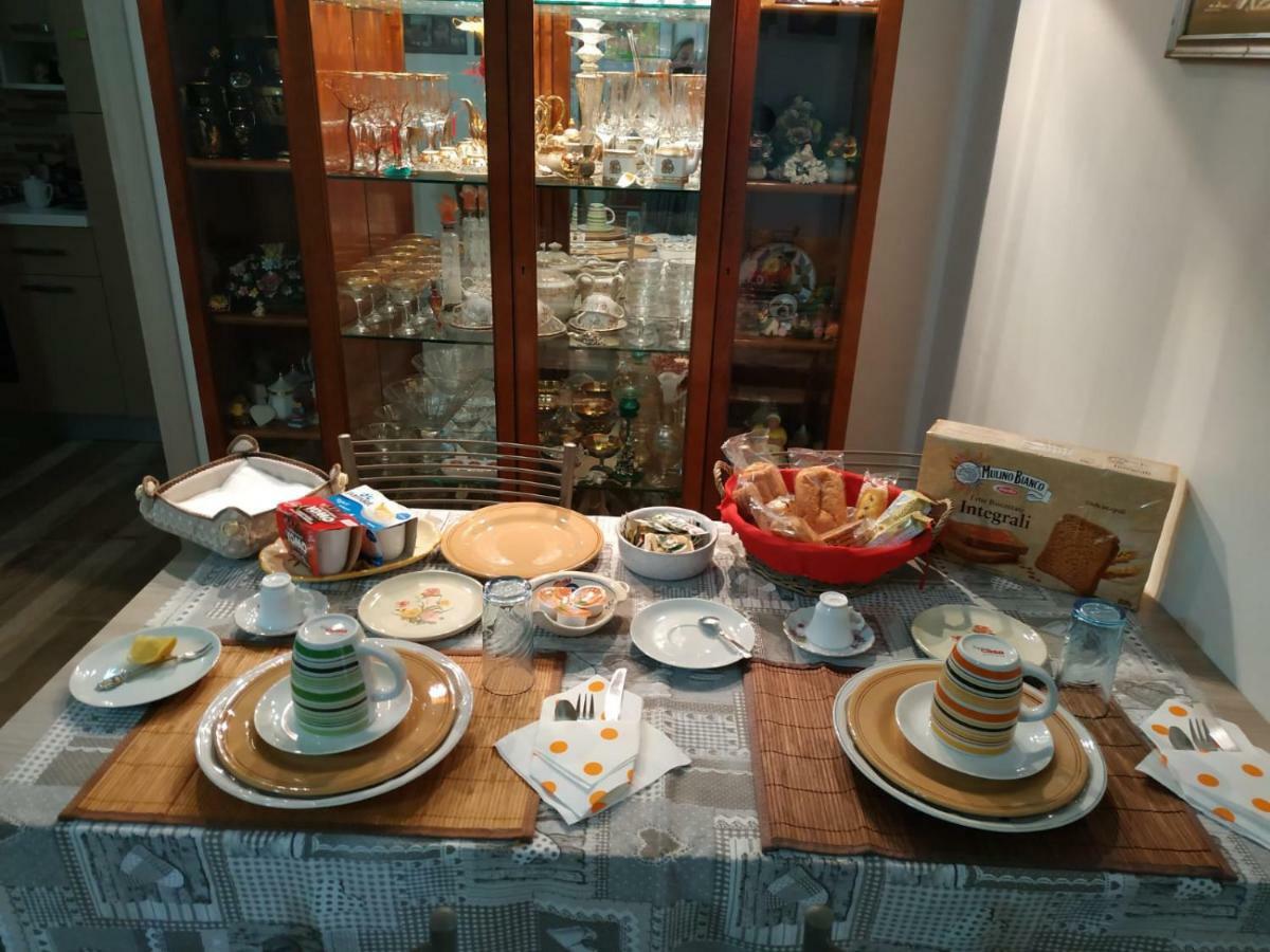 B&B Tra I Mari Del Salento Lecce Bagian luar foto